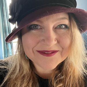 Meet your Posher, Liz